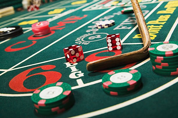 olctoto mobile app interface showing live-dealer tables and sportsbook markets